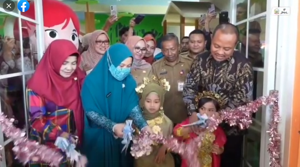 Gubernur-Ketua TP PKK Sulsel Resmikan Sarana Outdoor Perpustakaan Ibu dan Anak, Agar Anak Dapat Pendidikan Literasi Sejak Dini